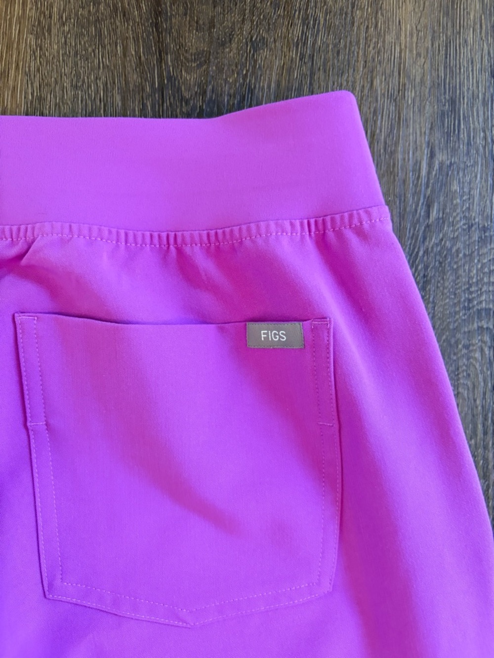 FIGS Ultraberry High Waisted Zamora Jogger Scrub Pants Medium NWOT Limited Color - Picture 10 of 14